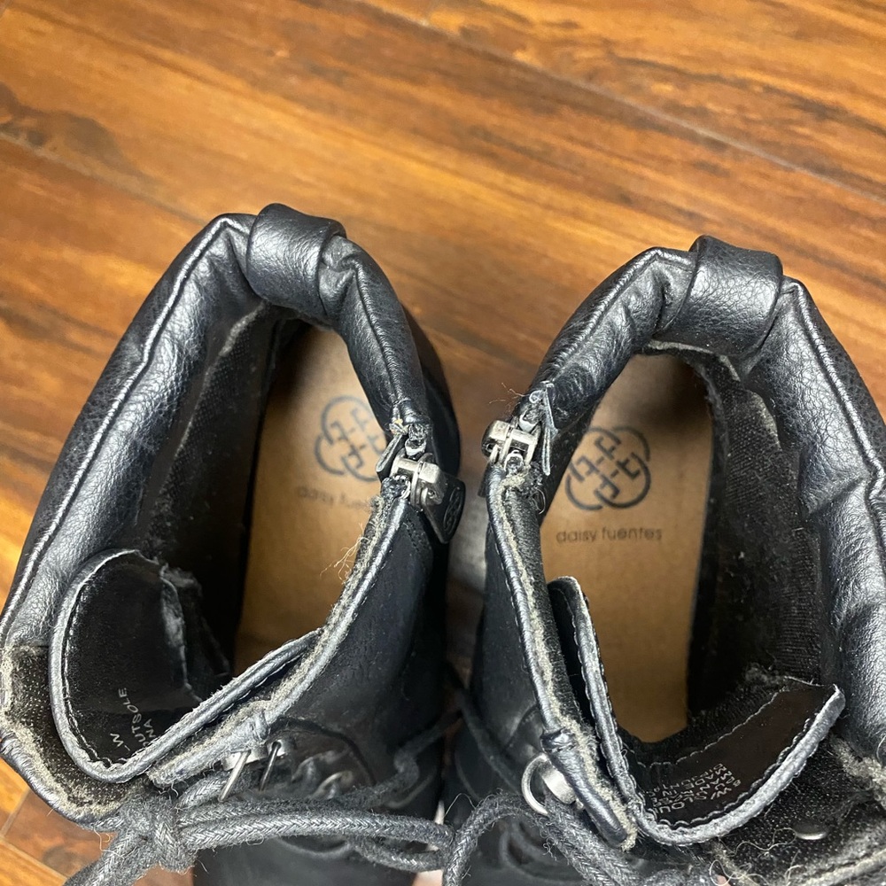 Daisy Fuentes Black Lace-Up Ankle Boots - Picture 5 of 7